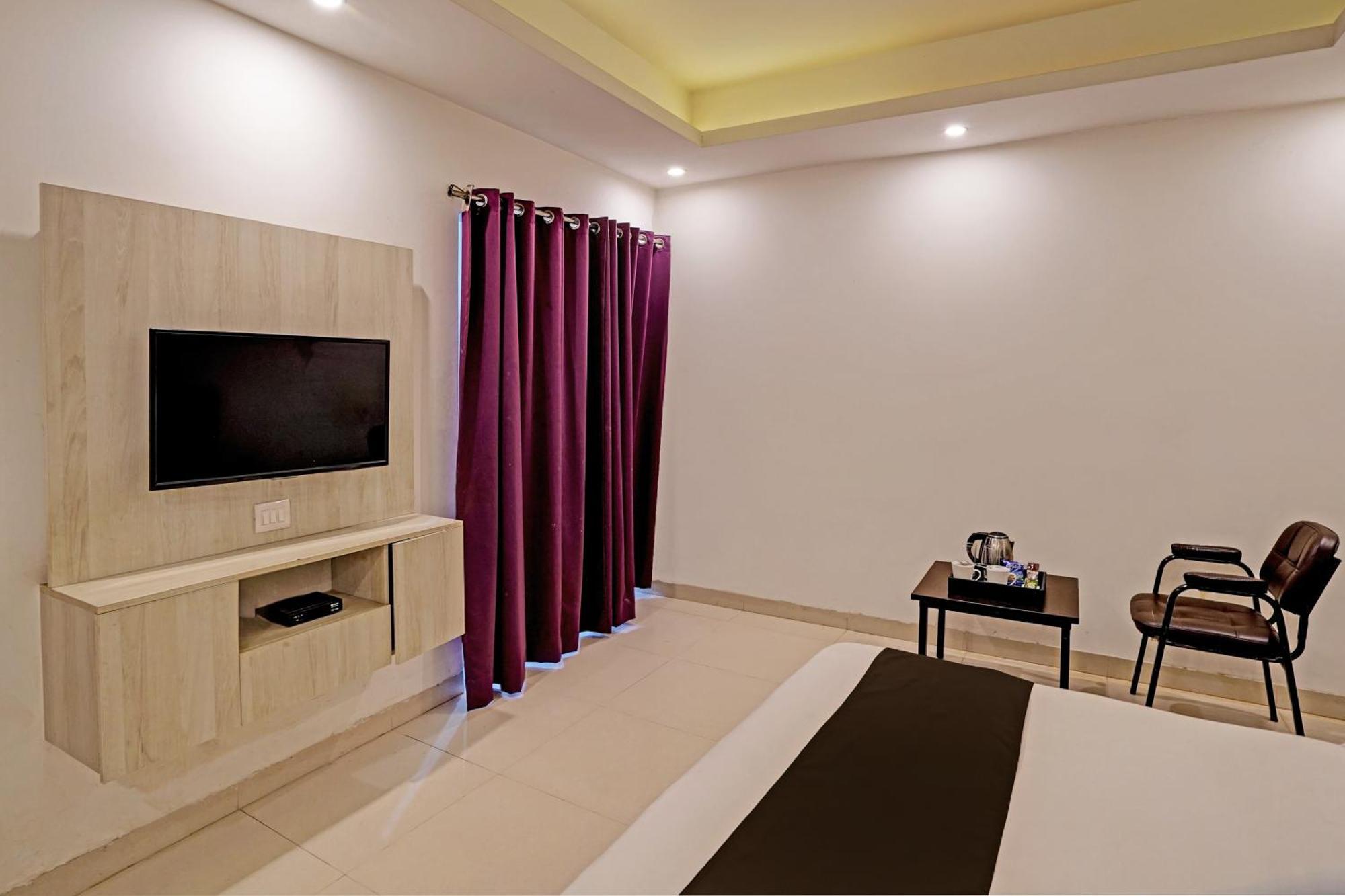 Hotel O Babil Palace Near Omaxe Celebration Mall Gurgaon Bagian luar foto